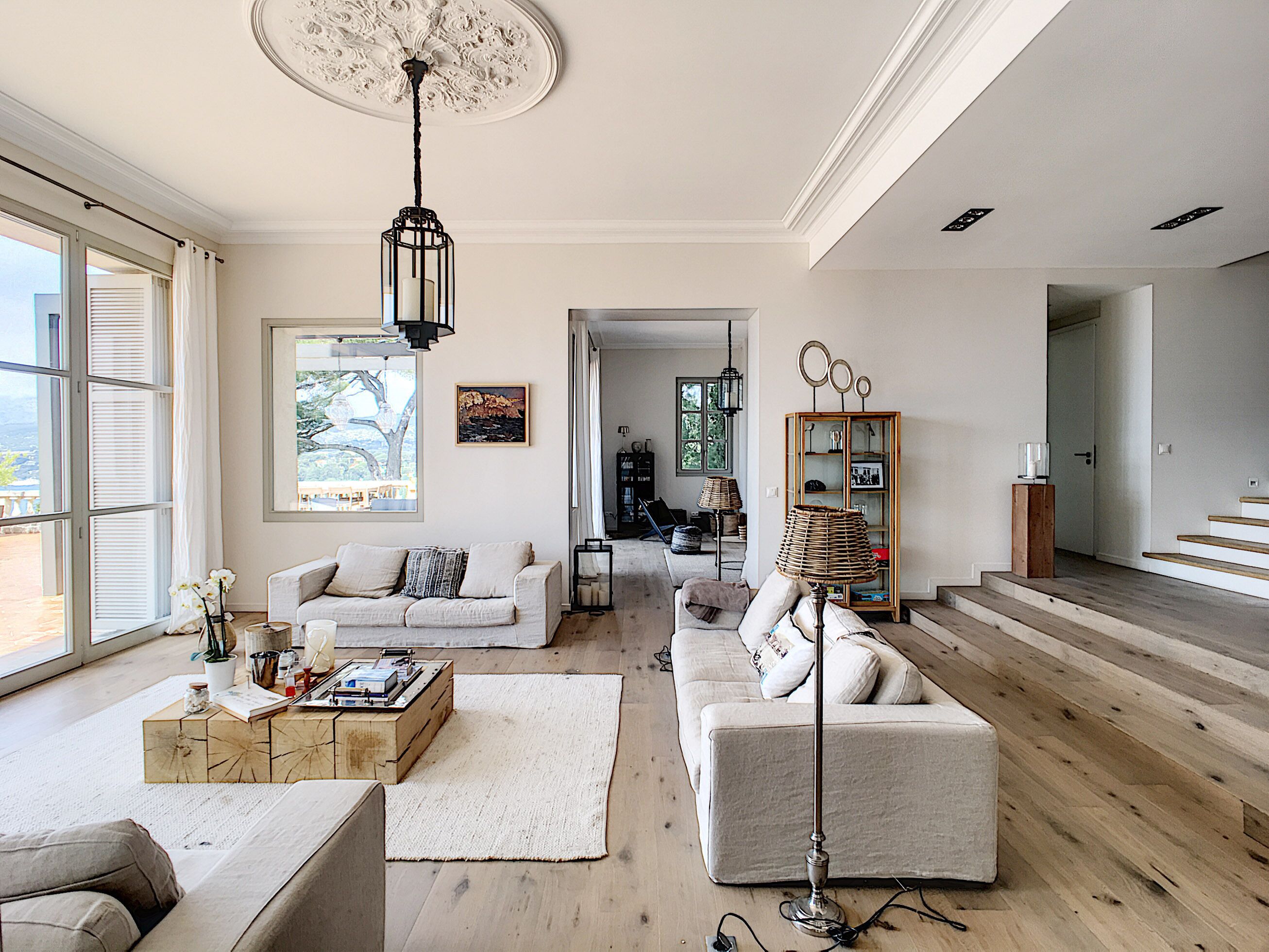 Exceptional property overlooking the sea in Cassis (24p)