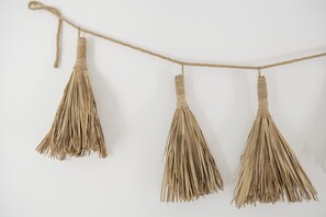 Habitación familiar | Minibar, caja de seguridad en la habitación y decoración personalizada 