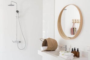 Quarto família | Banheiro | Produtos de toalete grátis, secador de cabelo, toalhas de banho 