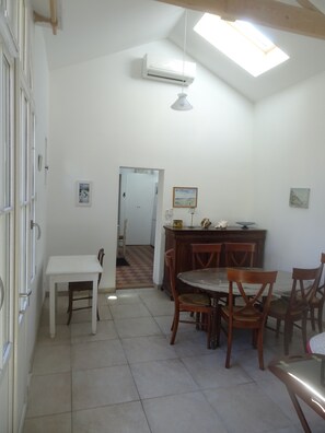 Dining - Arcachonnaise, 50 m from the beach, right in the center, nice little garden (Arcachon)