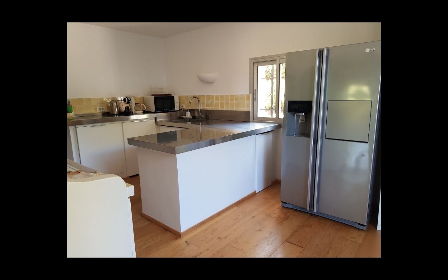 Beautiful Villa Mas Mireio, 4 air-conditioned bedrooms, swimming pool, jacuzzi and large garden