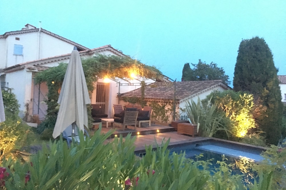 Beautiful Villa Mas Mireio, 4 air-conditioned bedrooms, swimming pool, jacuzzi and large garden