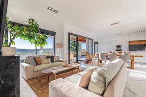TV, fireplace, stereo