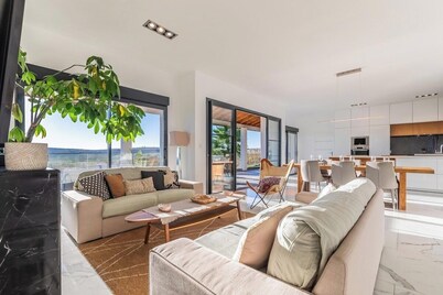 Luxury villa with heated indoor pool/spa, exceptional vineyard views, 4-star rating