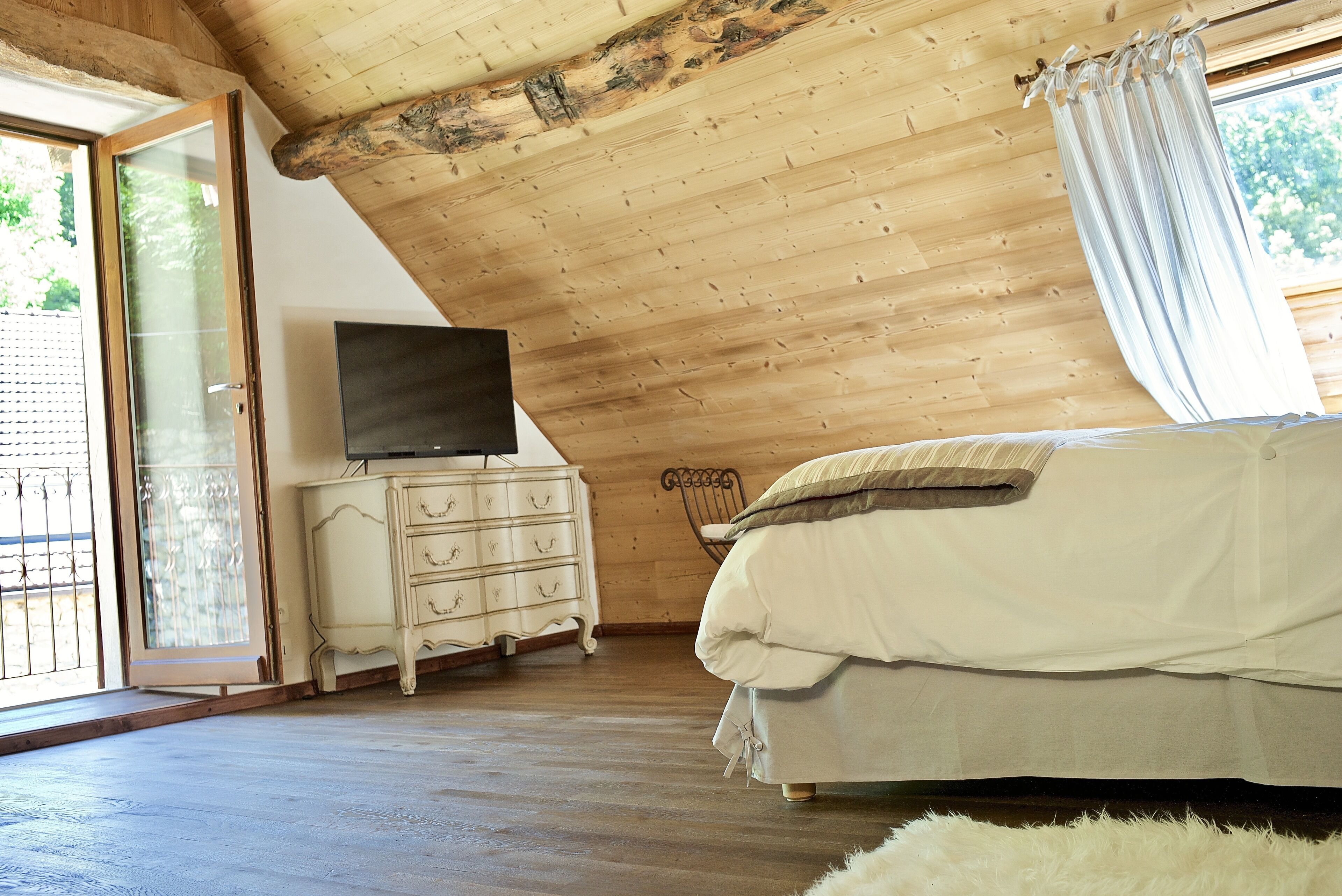 2 habitaciones, tabla de planchar con plancha y cuna de viaje 