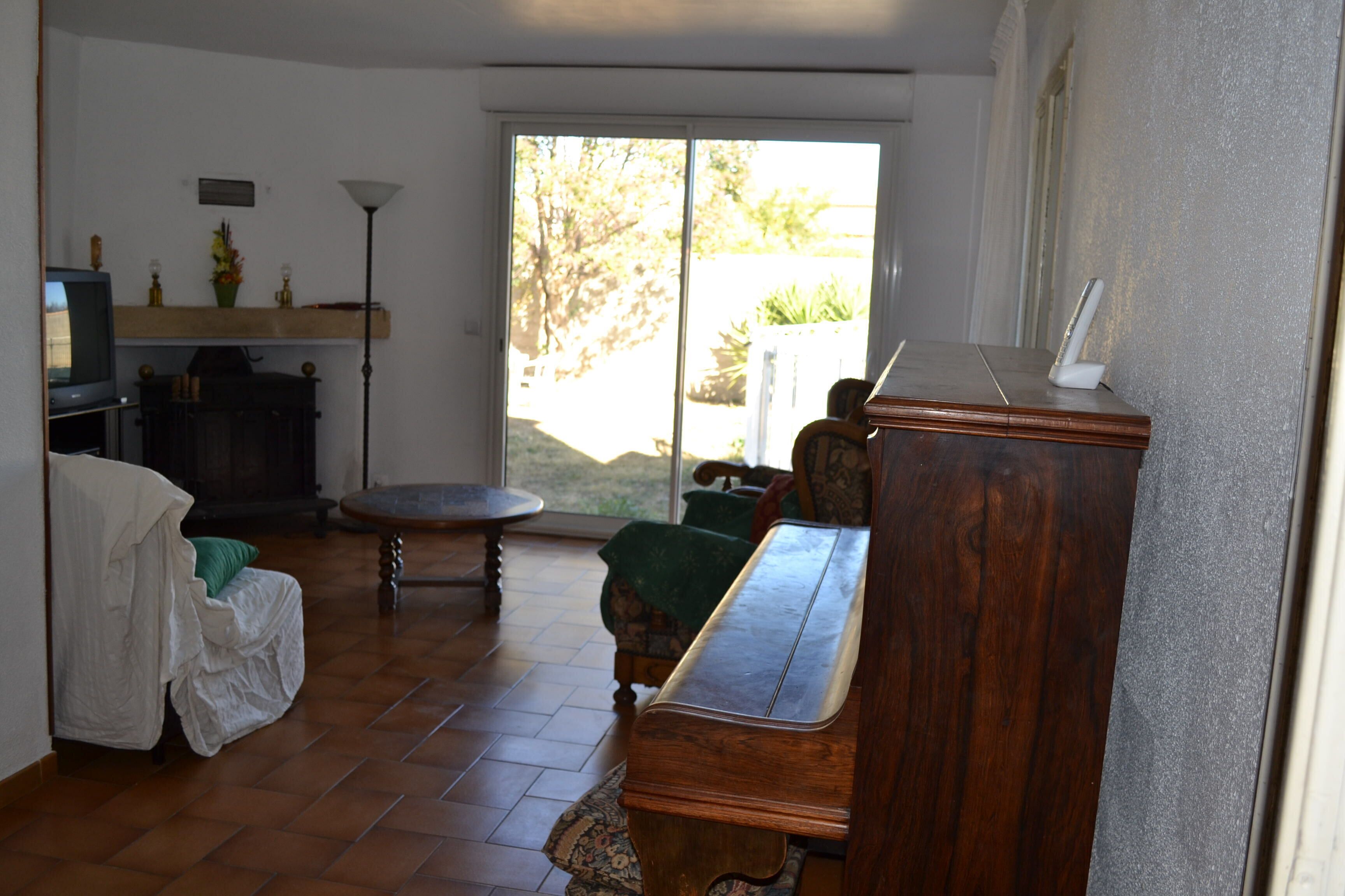 Family villa with pool and garden