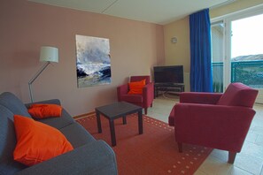 Smart TV, DVD player, stereo