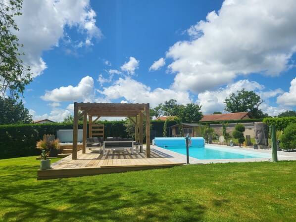 Piscine extérieure, piscine chauffée