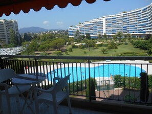 Outdoor dining - Apartment "Le France" with panoramic view of Cannes Marina (Mandelieu-la-Napoule)