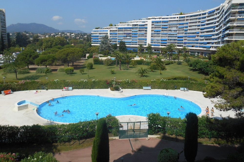 Apartment "Le France" with panoramic view of Cannes Marina