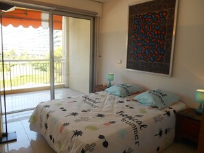 3 bedrooms, iron/ironing board, WiFi, bed sheets - Apartment "Le France" with panoramic view of Cannes Marina (Mandelieu-la-Napoule)