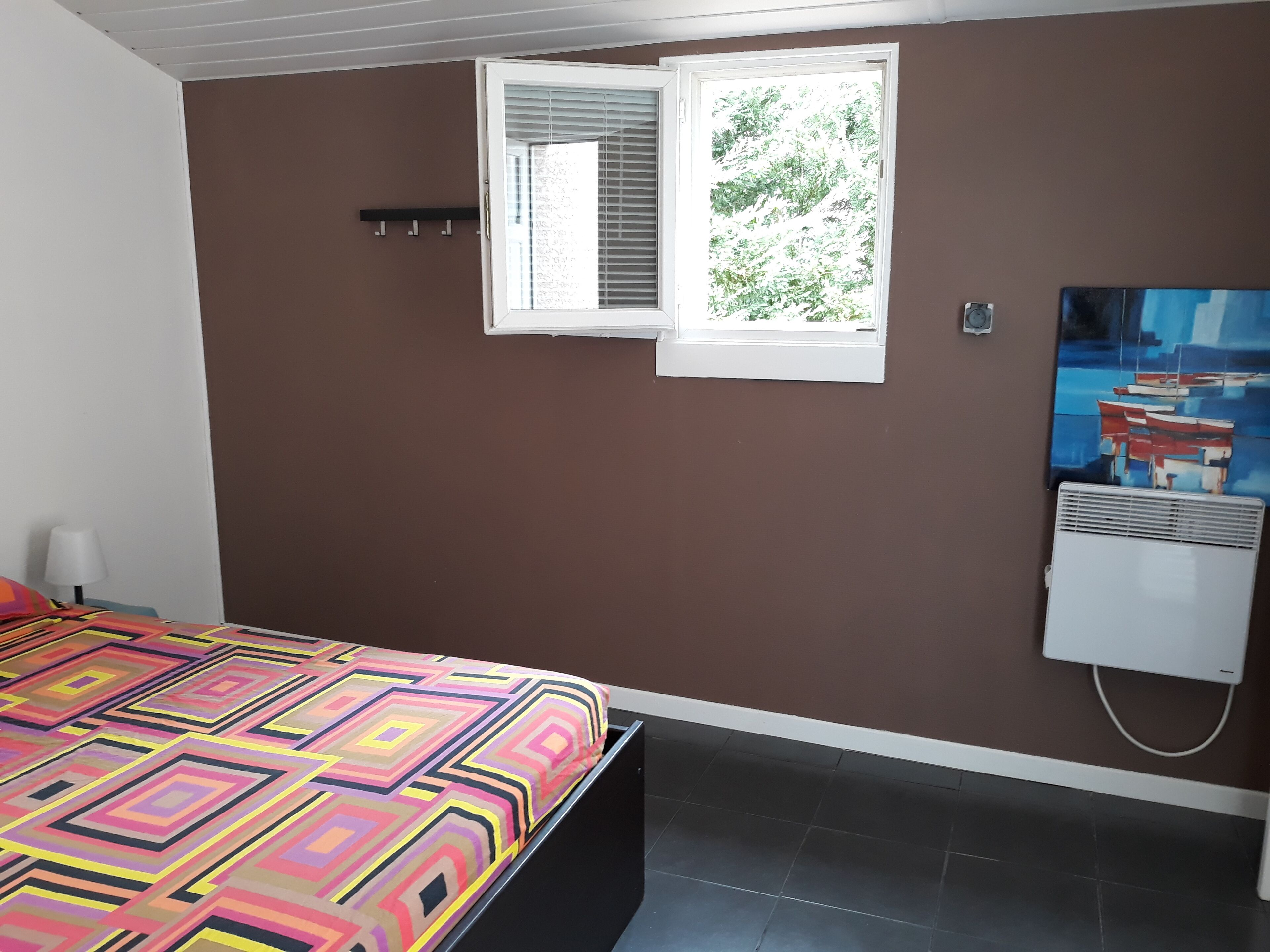 Bedroom + bathroom with independent access