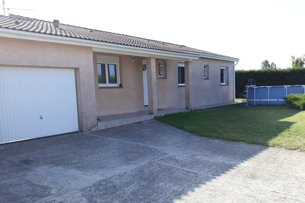 Bedroom + bathroom with independent access