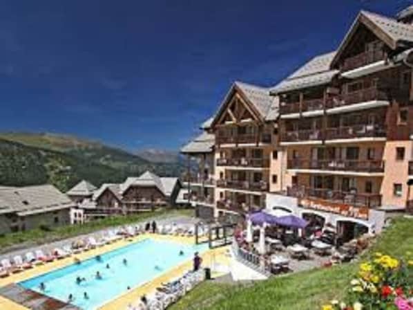 Piscine extérieure, piscine chauffée