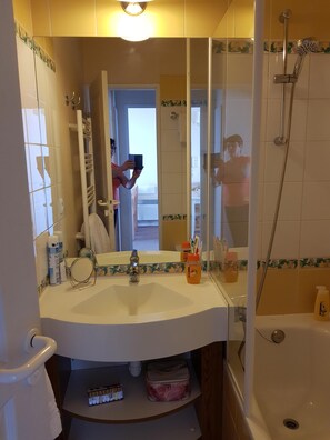 Baignoire, serviettes fournies