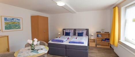 2 bedrooms, Internet, bed sheets