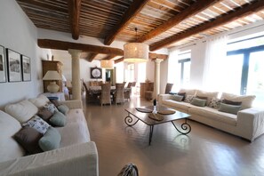 Smart TV, fireplace, ping pong - Vacation rental farm with pool TAILLADES LS2-11 (Cavaillon)