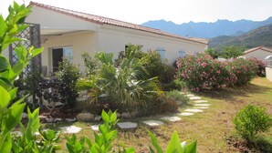 A house with a garden, a pathway, and mountains in the background. - PROVENCAL STYLE HOUSE WITH SEA VIEW (Calenzana)