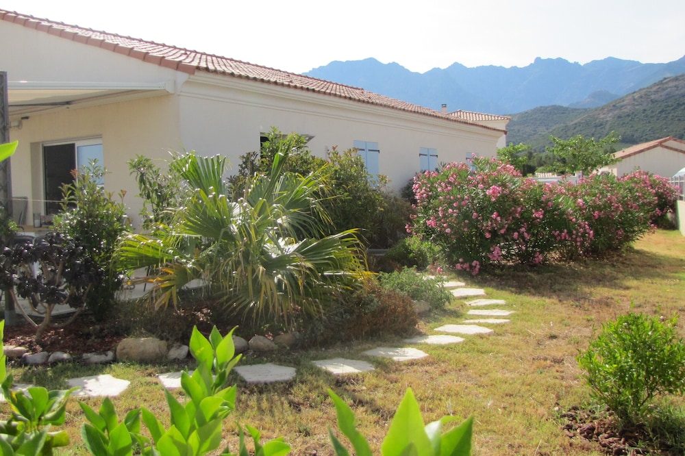 PROVENCAL STYLE HOUSE WITH SEA VIEW