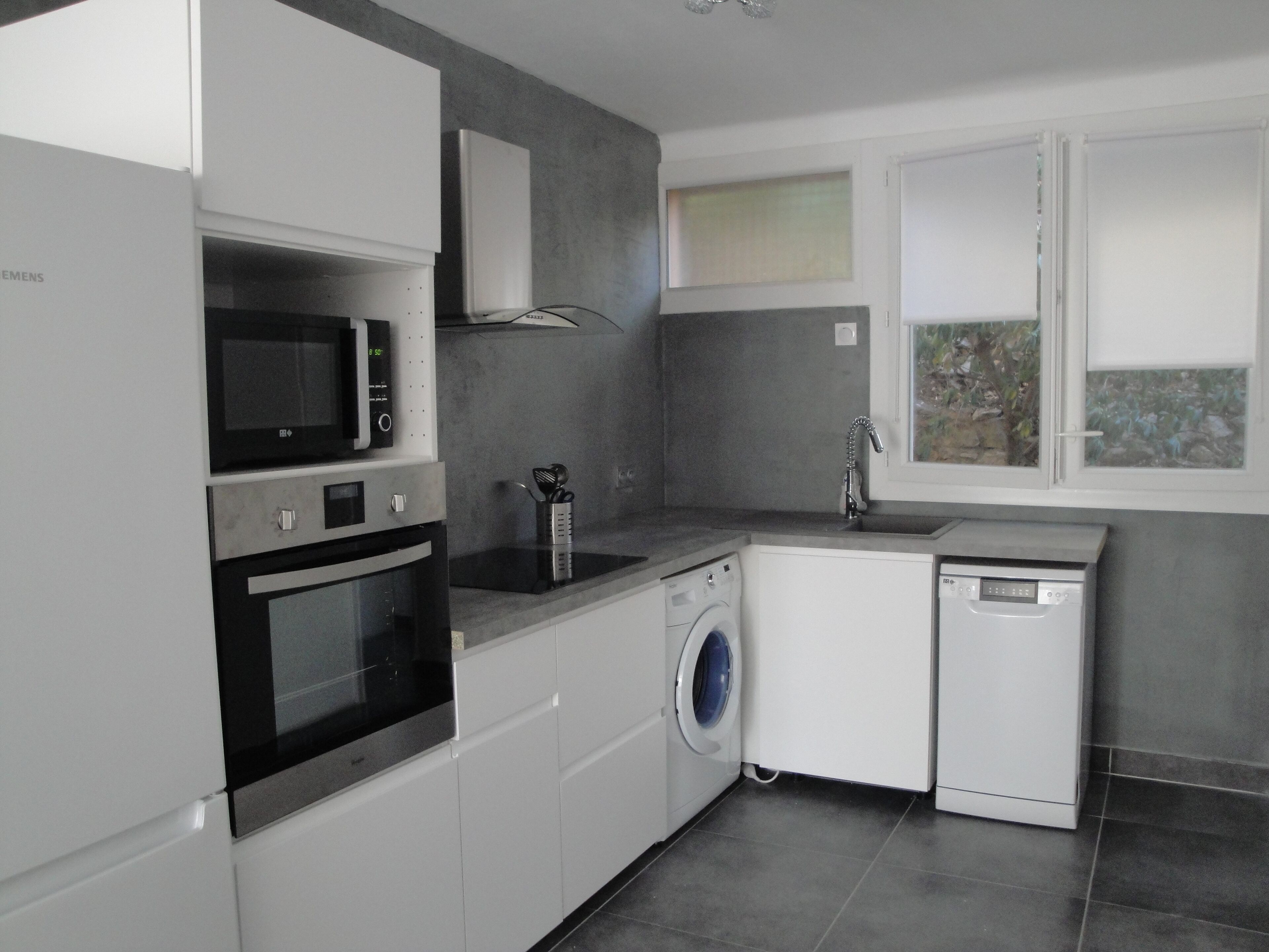 Cassis center apartment with parking, 2 bedrooms, air conditioning, wifi