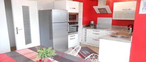 Microwave, dishwasher, coffee/tea maker, cookware/dishes/utensils