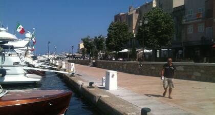 2 apparts 80 mÂČ louĂ©s ensemble ou sĂ©parĂ©ment, 5+7 pers , jardin 900 mÂČ, piscine