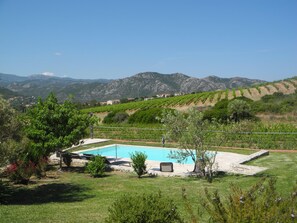 Een verwarmd zwembad