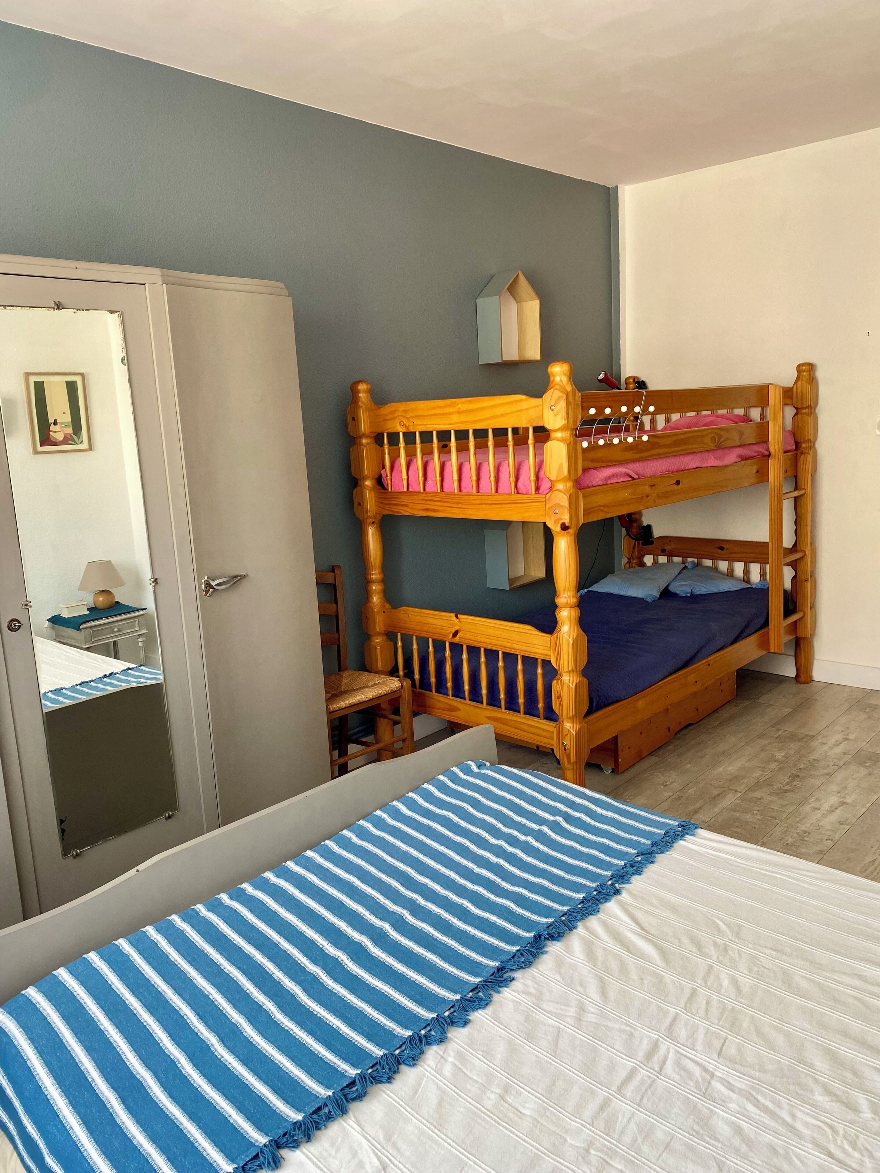 1 bedroom, travel crib, WiFi (free)