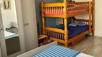 1 bedroom, travel crib, WiFi (free)