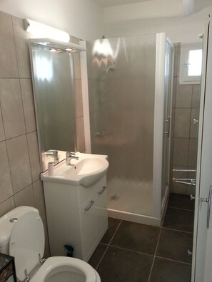 Hair dryer - Apt f2 on the ground floor of villa, garden, barbecue 450m from the town center and shops. (Vals-les-Bains)