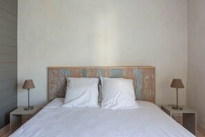 2 室のベッドルーム、アイロン / アイロン台、WiFi (無料)