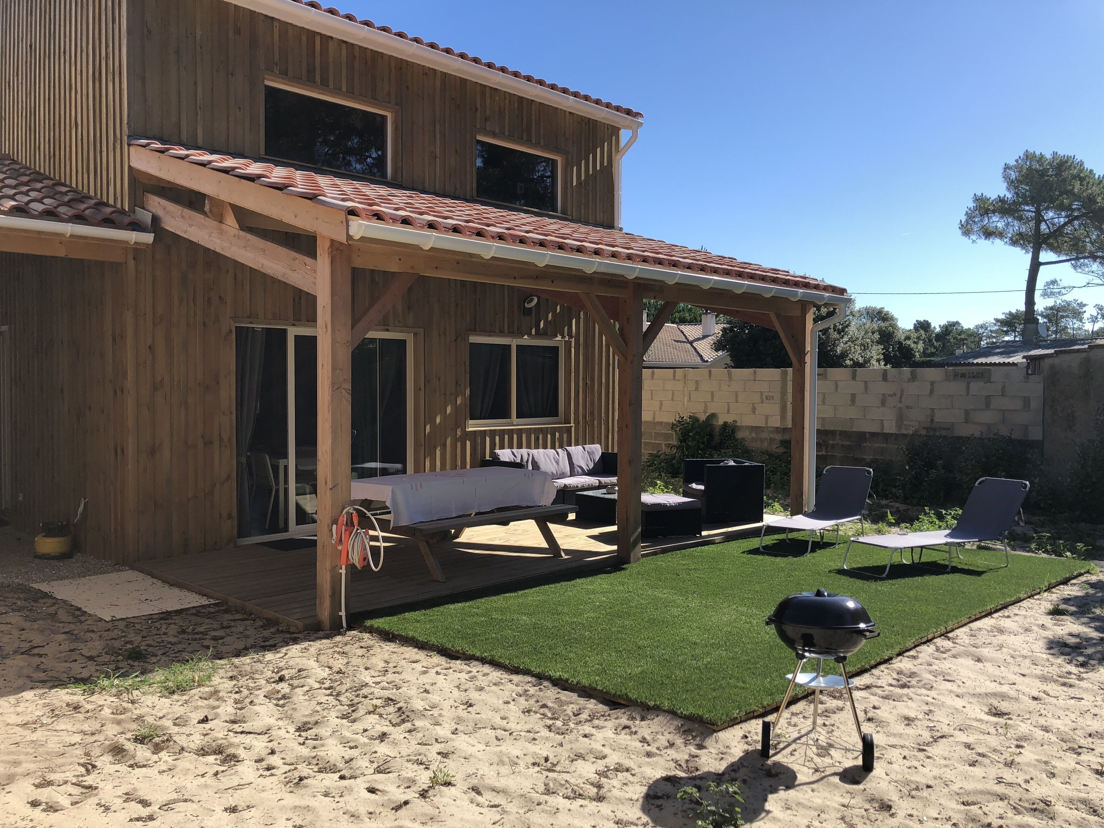 PRETTY CHALET WOOD 5 min walk from the ocean