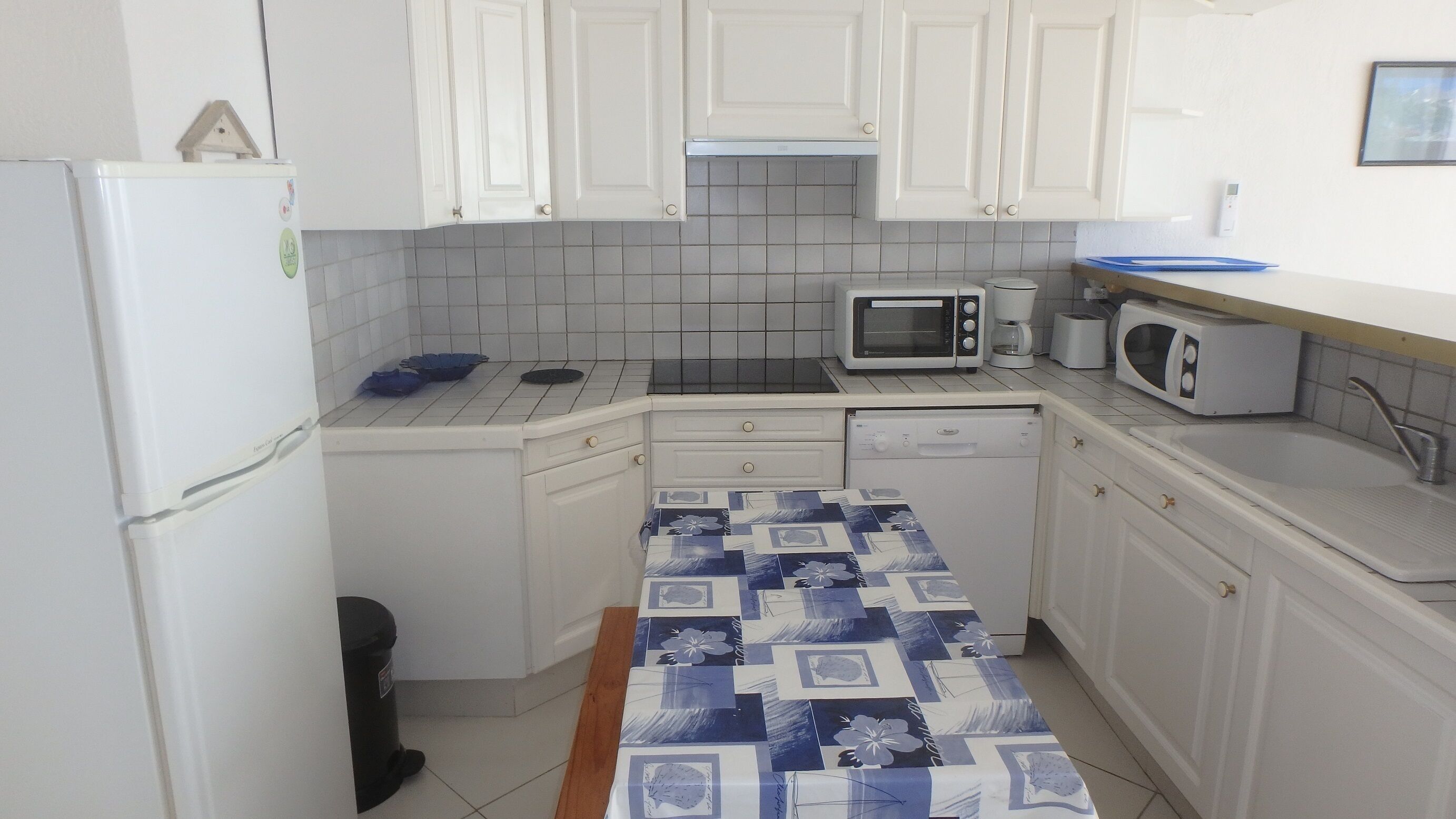 Very nice studio 35m ², renovated, center, face beach and sea, splendid view