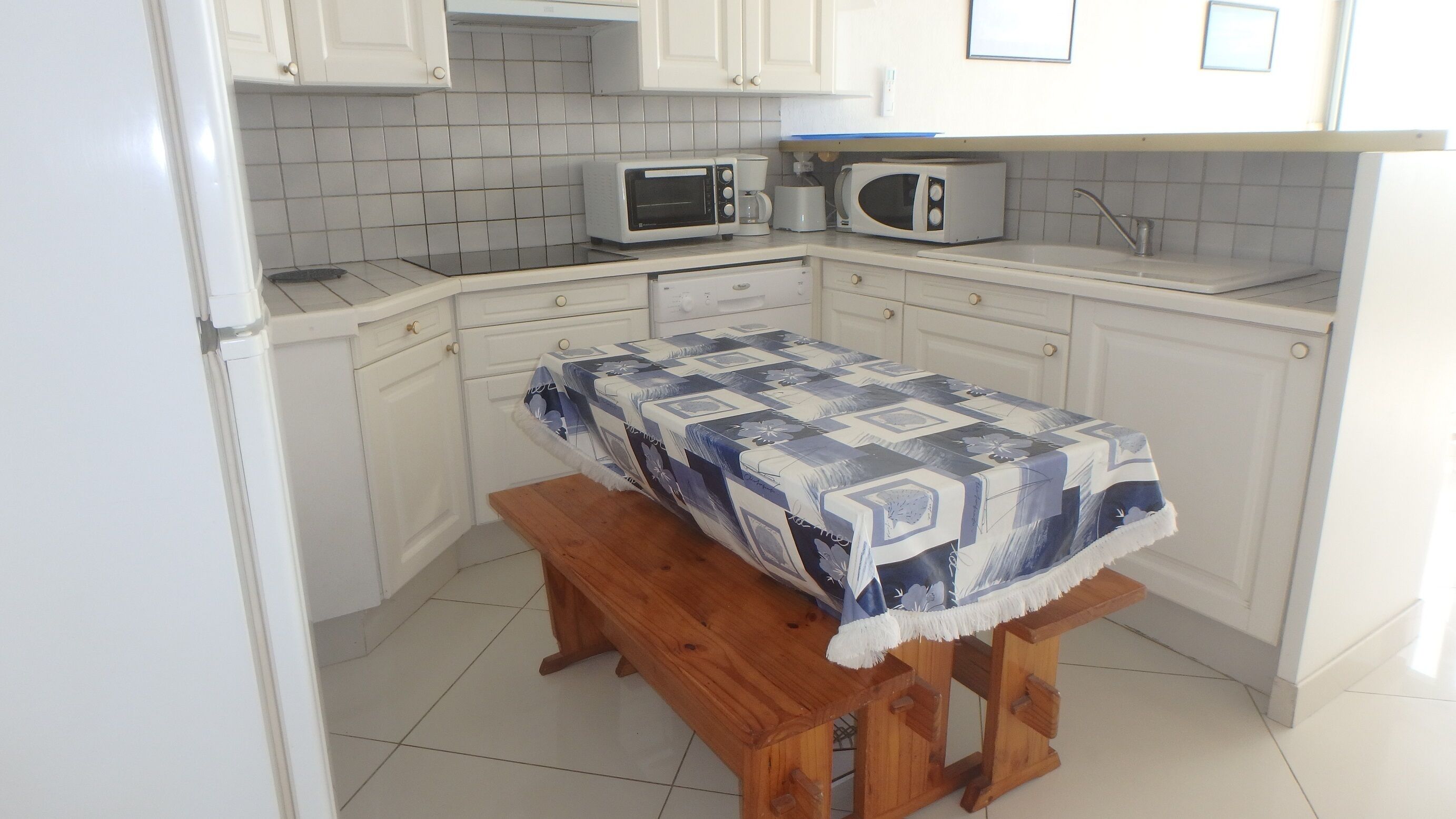 Very nice studio 35m ², renovated, center, face beach and sea, splendid view