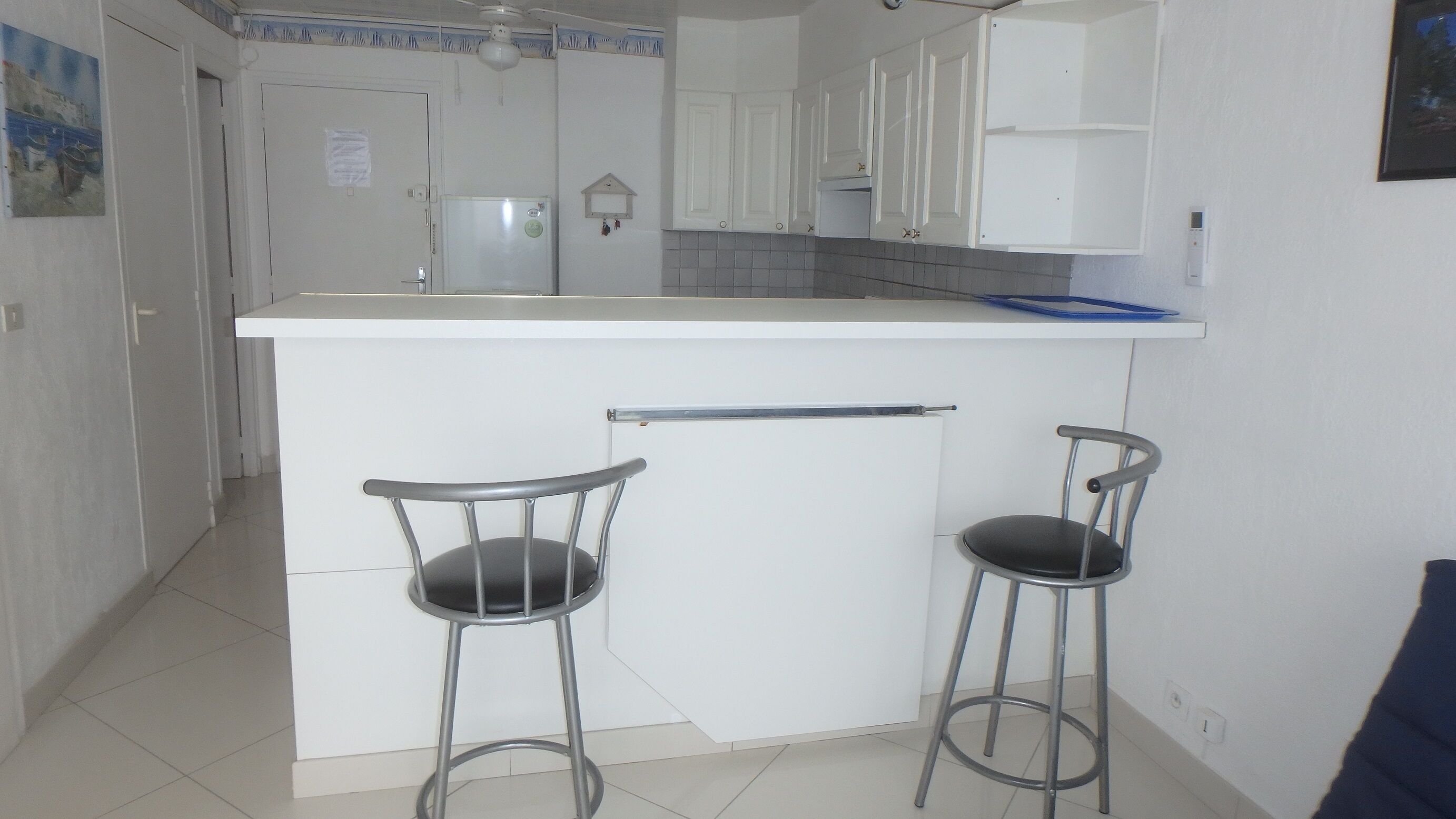 Very nice studio 35m ², renovated, center, face beach and sea, splendid view