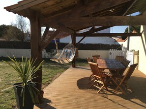 屋外ダイニングエリア