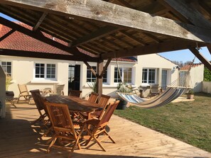 屋外ダイニングエリア