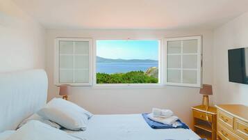 4 chambres, coffres-forts dans les chambres, fer et planche à repasser