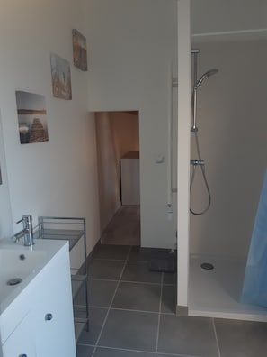 Shower, bidet