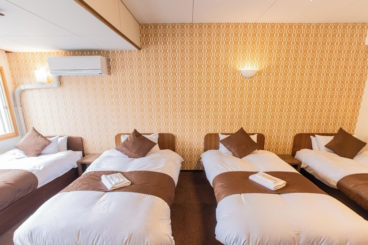In-room safe, WiFi (free), bed sheets