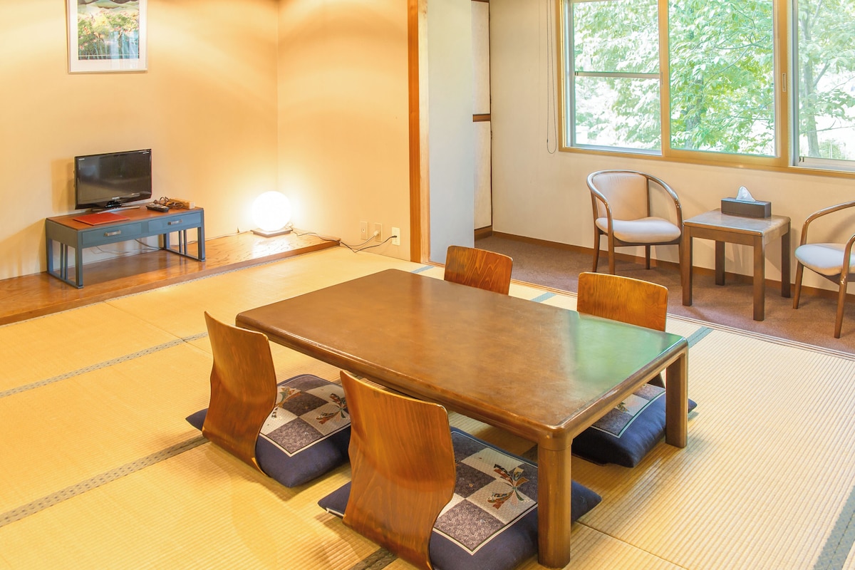 Japanese Style Quadruple Room | In-room safe, WiFi (free), bed sheets