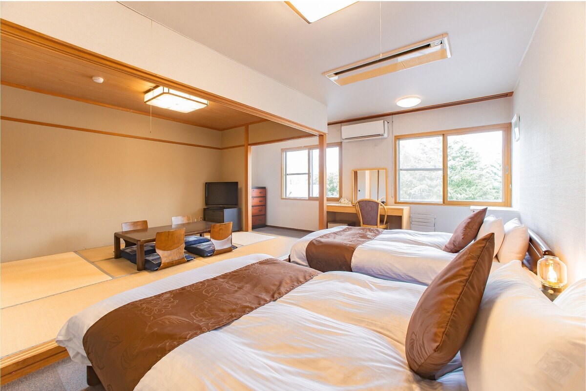Japanese Western Style Quadruple Room | In-room safe, WiFi (free), bed sheets