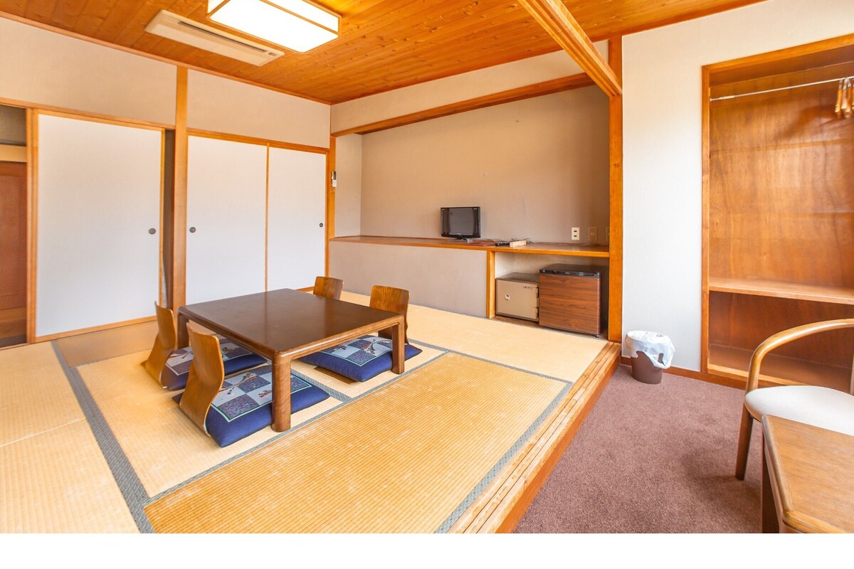 Japanese Style Triple Room | In-room safe, WiFi (free), bed sheets