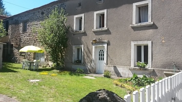 la cour fermée