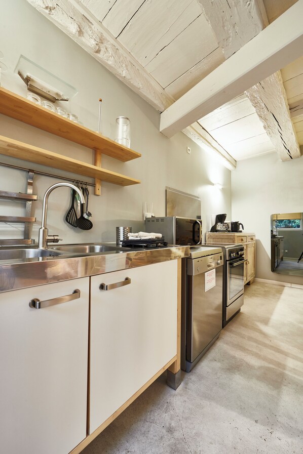 Fridge, microwave, dishwasher, coffee/tea maker