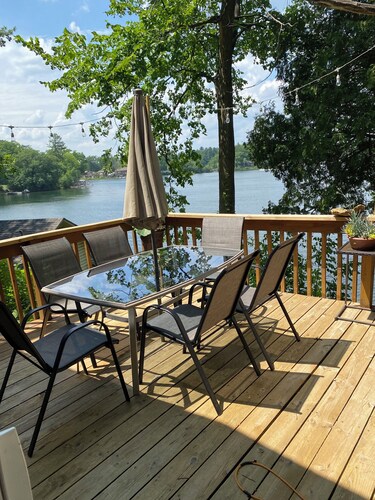Lake Front Cozy Cottage on BBL:  Swim, Fish, Fun, Sun , and best of all Relax..