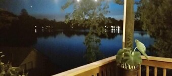 Lake Front Cozy Cottage on BBL:  Swim, Fish, Fun, Sun , and best of all Relax..