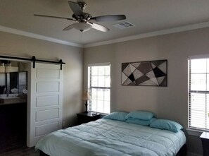 4 chambres, fer et planche à repasser, Wi-Fi, draps fournis