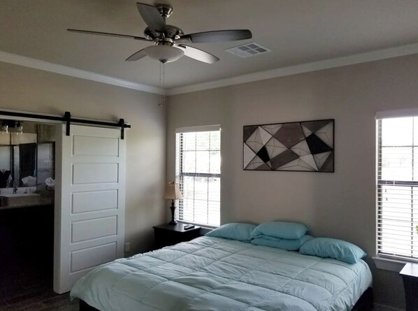 4 chambres, fer et planche à repasser, Wi-Fi, draps fournis