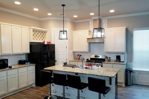 Frigorífic, microones, forn i placa de cuina